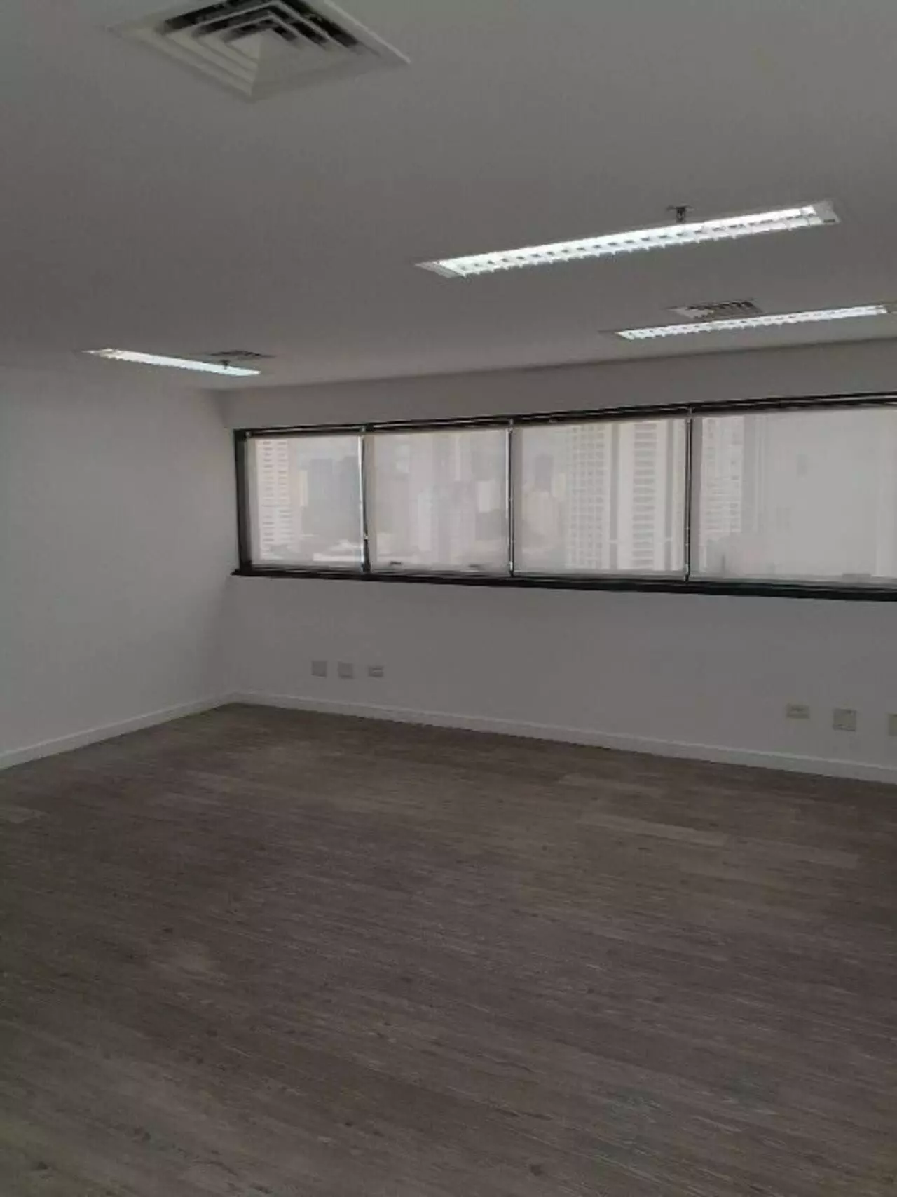 Imagem Sala Comercial à Venda ou Locação, 90 m² em Vila Olímpia - São Paulo