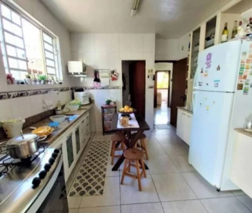 Imagem Casa com 4 Quartos à Venda, 298 m² em Lagoinha - Belo Horizonte