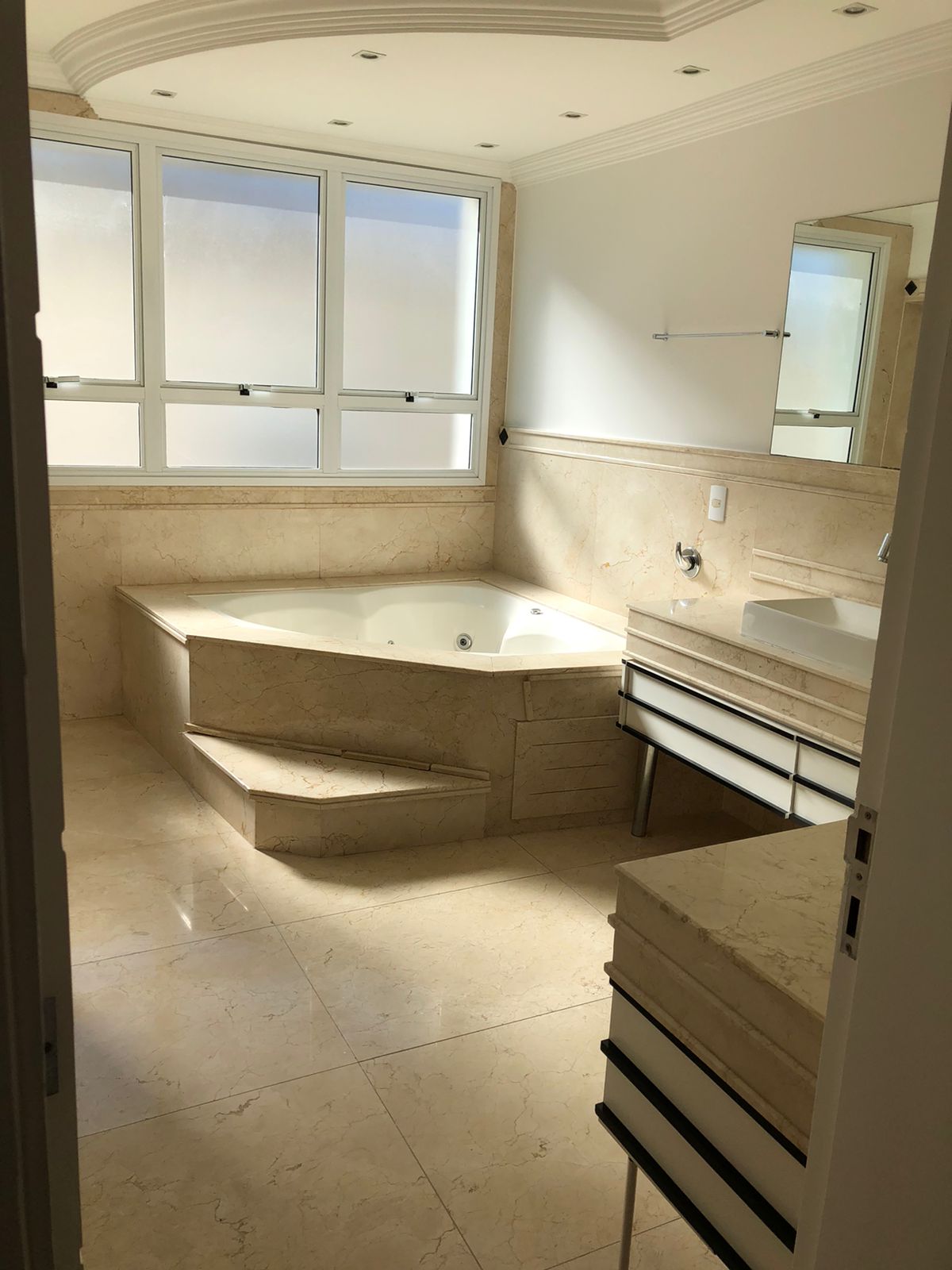 Imagem Casa de Condomínio com 5 Quartos à Venda ou Locação, 662 m²em Tamboré - Santana de Parnaíba