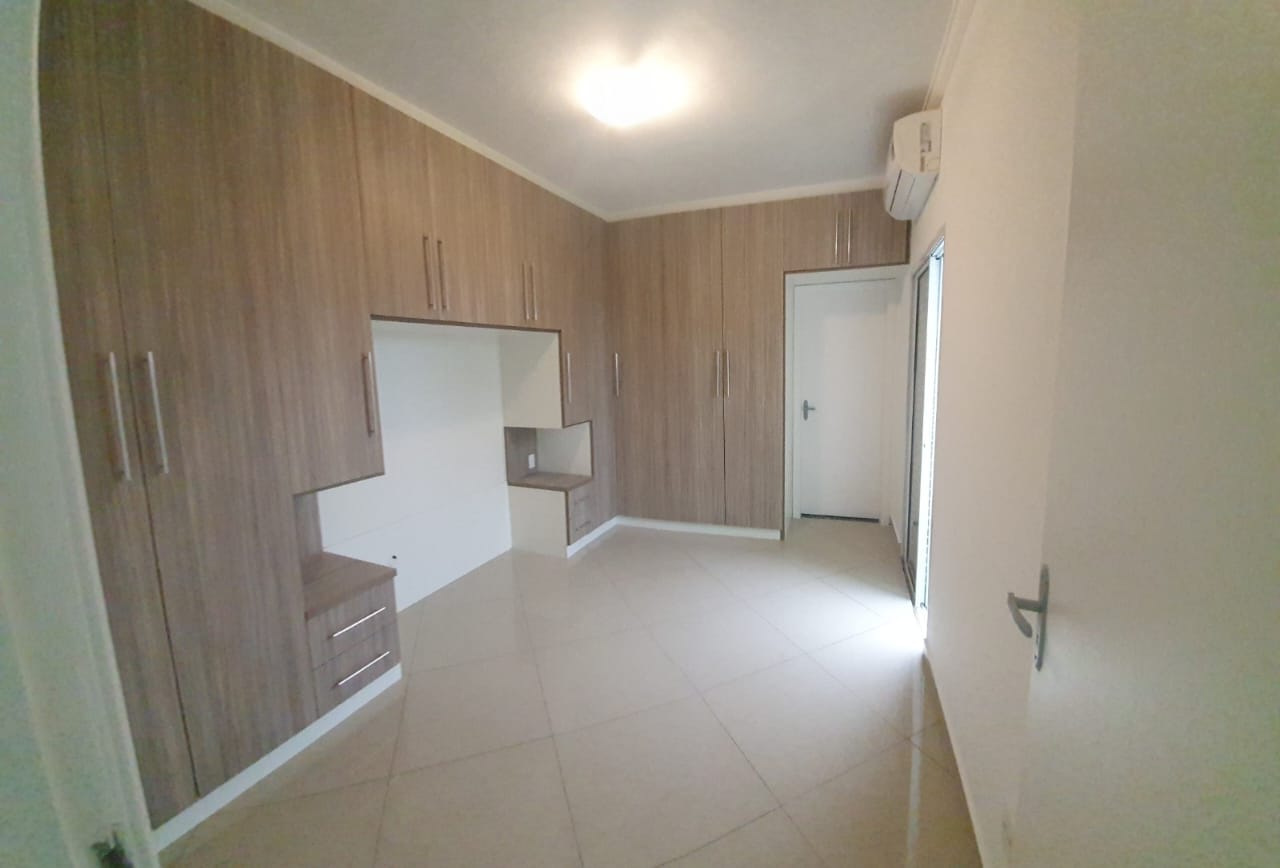 Imagem Casa com 3 Quartos à Venda, 213 m²em Vila Lavínia - Mogi das Cruzes