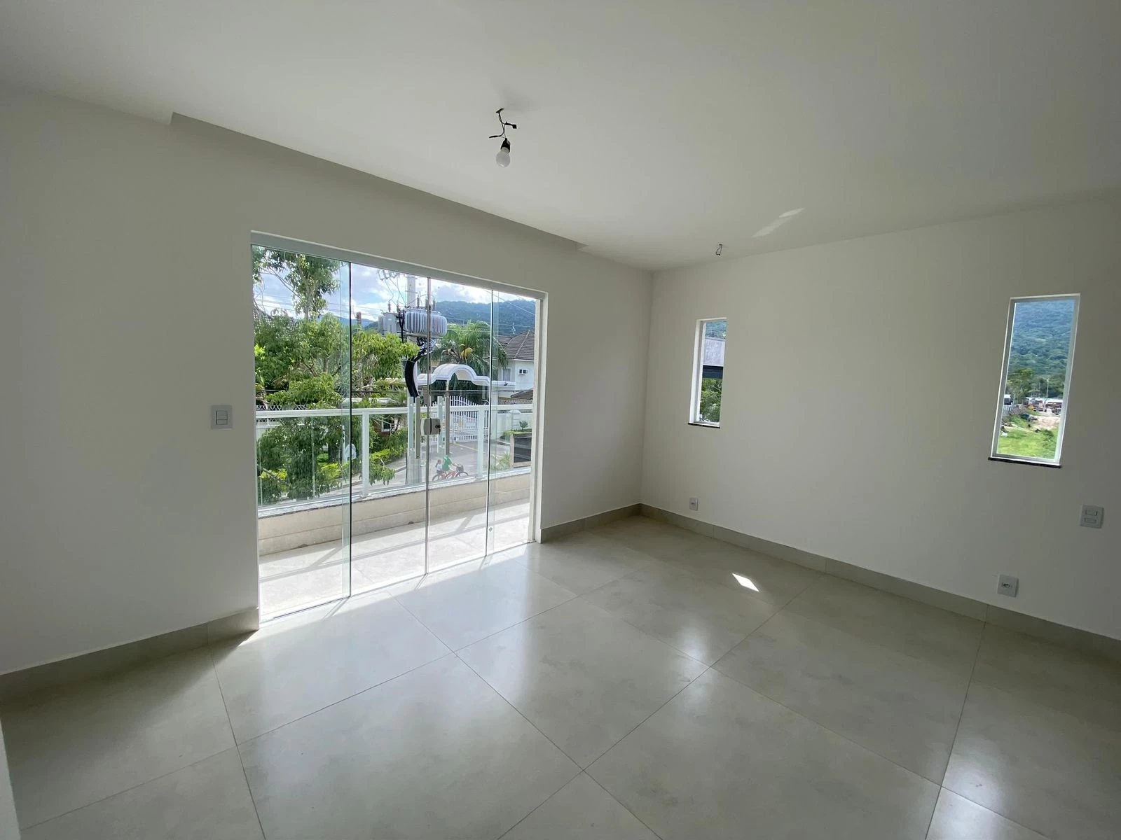 Foto do imóvel: Casa de Condomínio com 4 Quartos à Venda ou Locação, 20 m² em Vargem Pequena - Rio de Janeiro