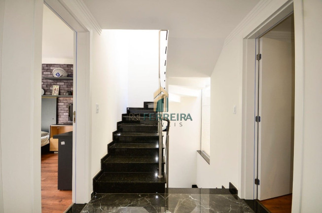 Imagem Sobrado com 3 Quartos à Venda,  em Santa Cândida - Curitiba