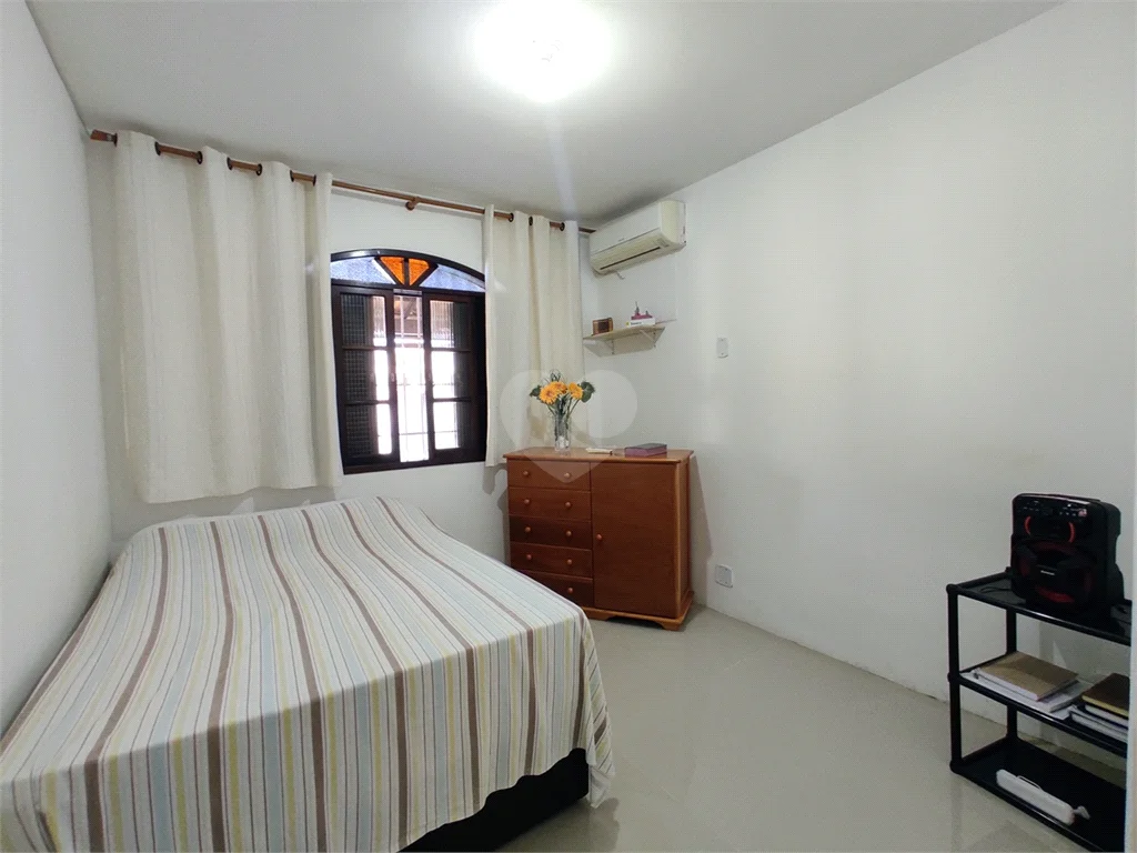 Imagem Casa com 3 Quartos à Venda, 200 m²em Piratininga - Niterói