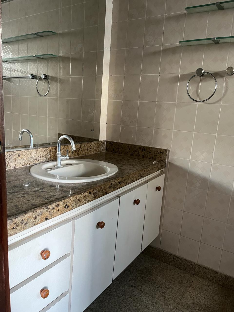 Imagem Apartamento com 4 Quartos à Venda, 240 m²em Umarizal - Belém