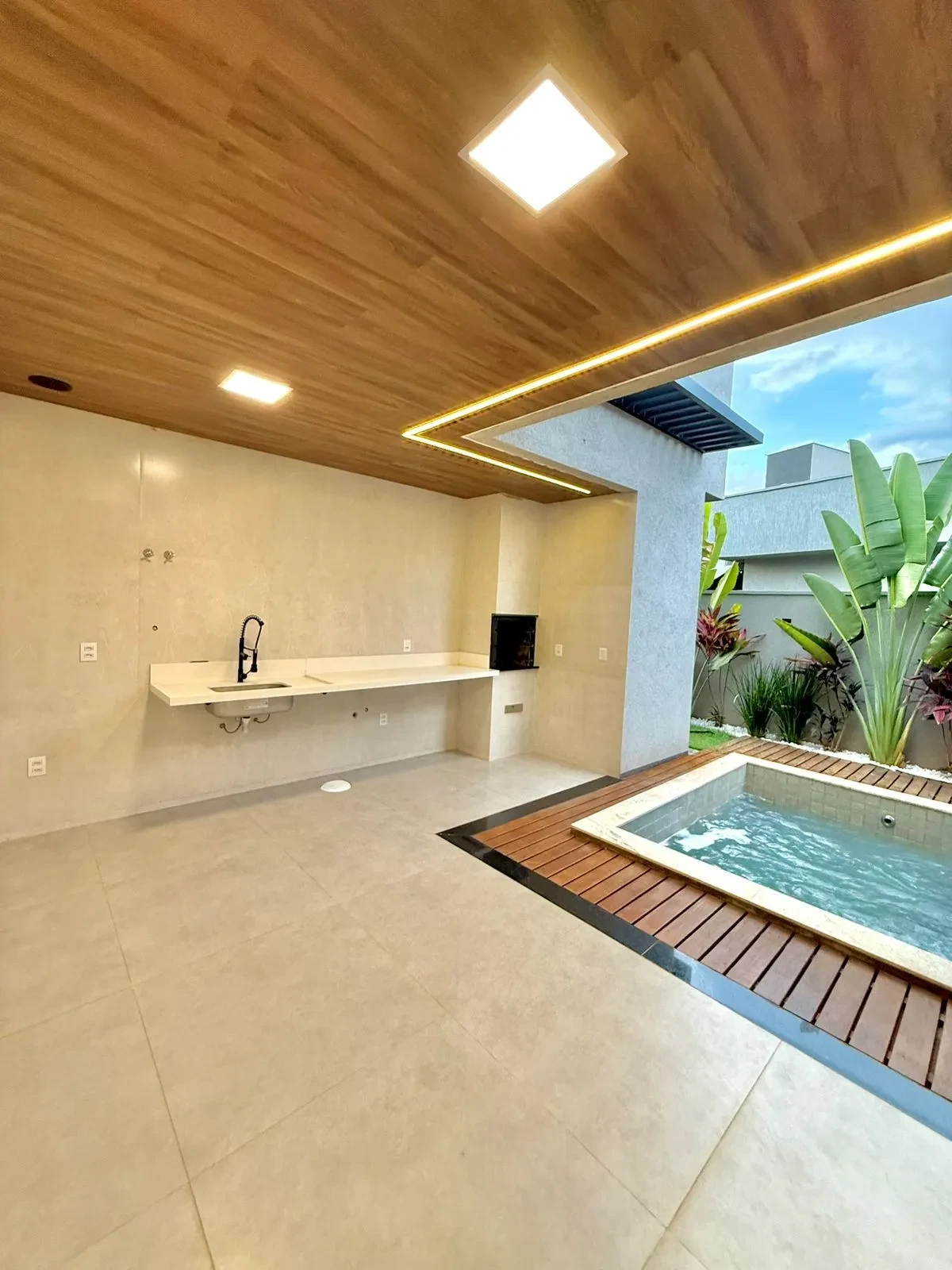 Imagem Casa de Condomínio com 4 Quartos à Venda, 186 metro em Terras Alpha Residencial 2 - Senador Canedo