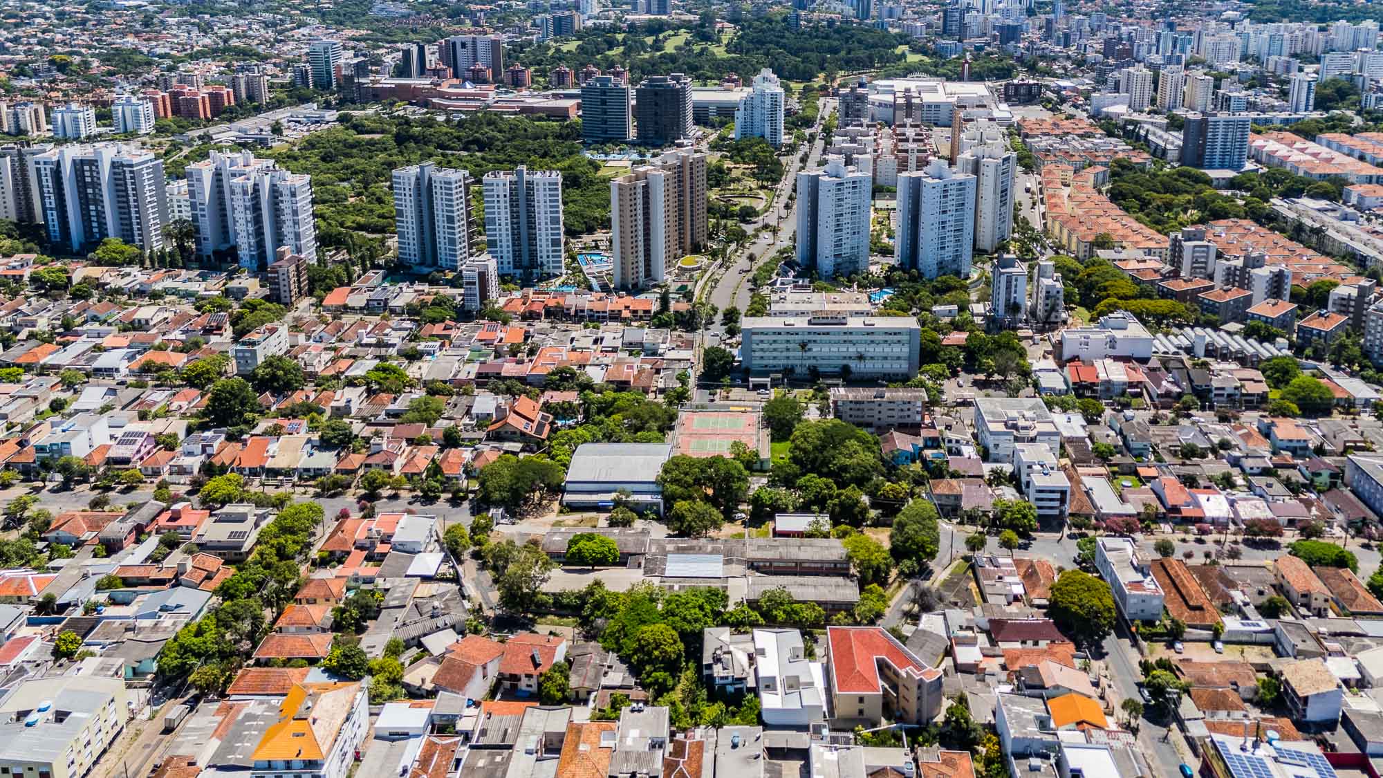 Imagem Terreno à Venda, 705 m² em Vila Ipiranga - Porto Alegre