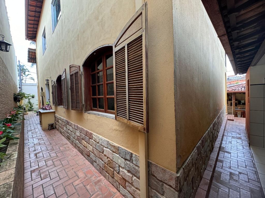 Imagem Casa com 4 Quartos à Venda, 249 m² em Tijuca - Contagem