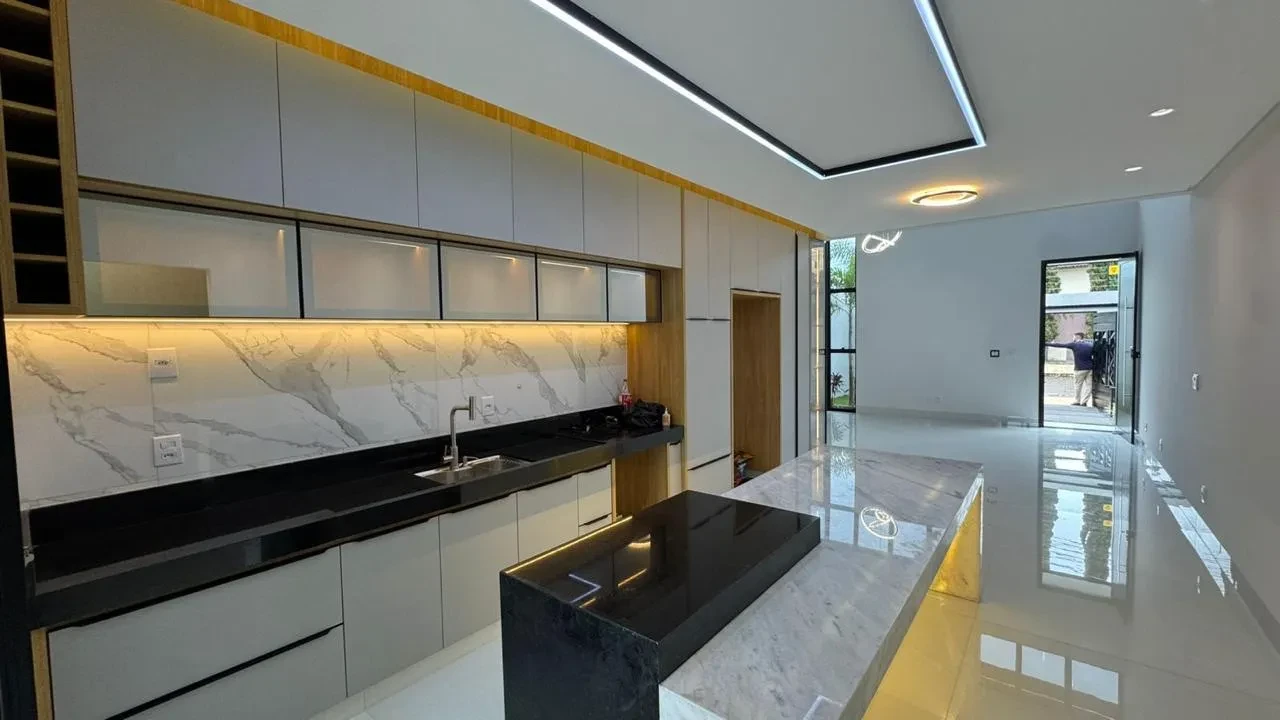 Imagem Casa com 4 Quartos à Venda, 223 metro em Moinho dos Ventos - Goiânia