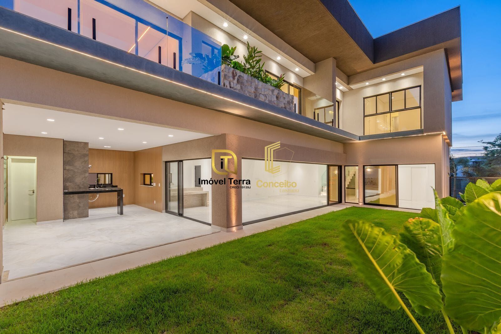 Imagem Casa de Condomínio com 5 Quartos à Venda, 356 m² em Cidade Alpha - Eusébio