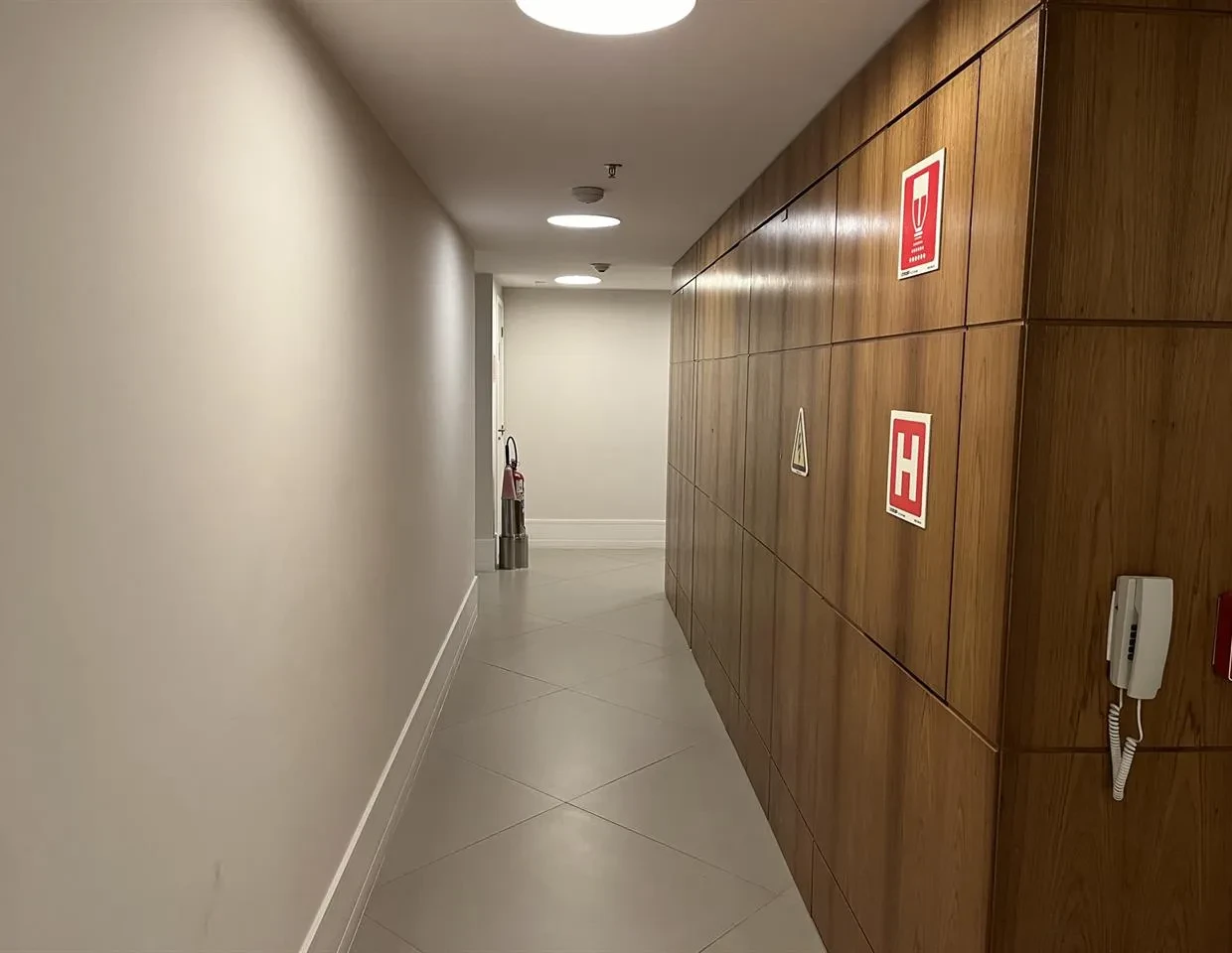 Imagem Sala Comercial à Venda ou Locação, 29 m² em Recreio dos Bandeirantes - Rio de Janeiro