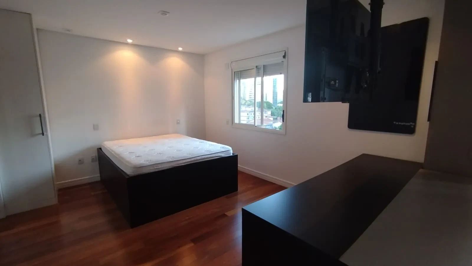 Imagem Apartamento com 1 Quarto à Venda ou Locação, 93 m² em Itaim Bibi - São Paulo
