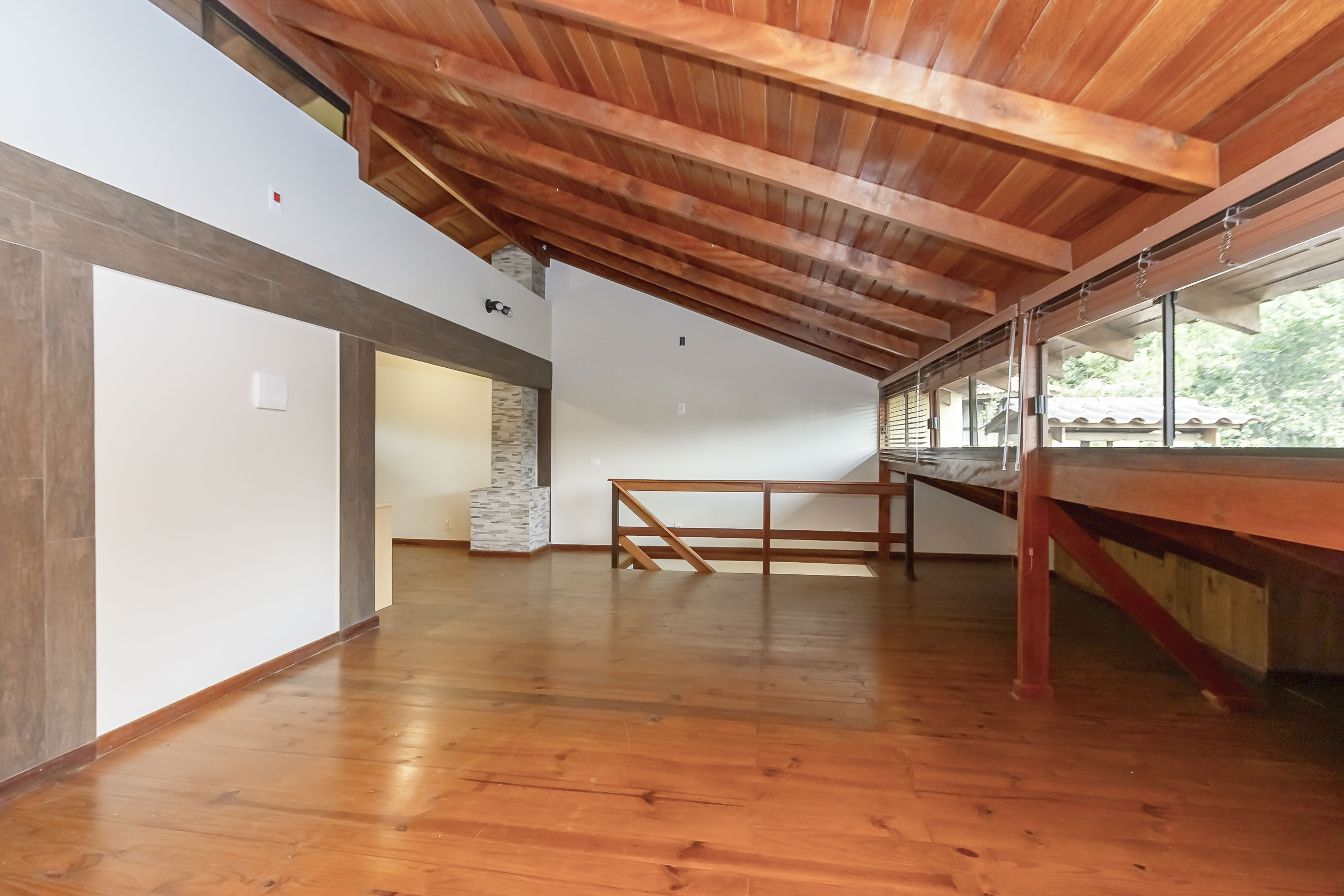 Foto do imóvel: Sobrado com 3 Quartos à Venda, 278 m² em Vista Alegre - Curitiba