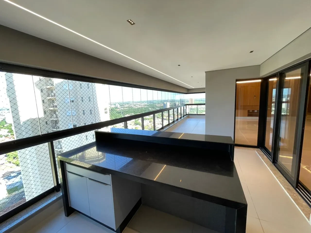 Imagem Apartamento com 4 Quartos para Alugar, 257 m² em Jardim Sumaré - Araçatuba