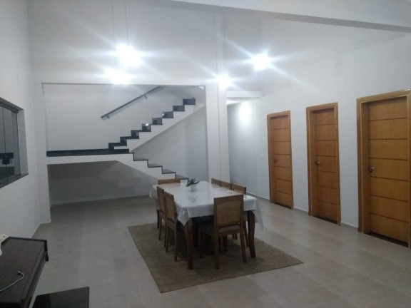 Imagem Casa com 5 Quartos à Venda, 350 m² em Centro - Poços de Caldas