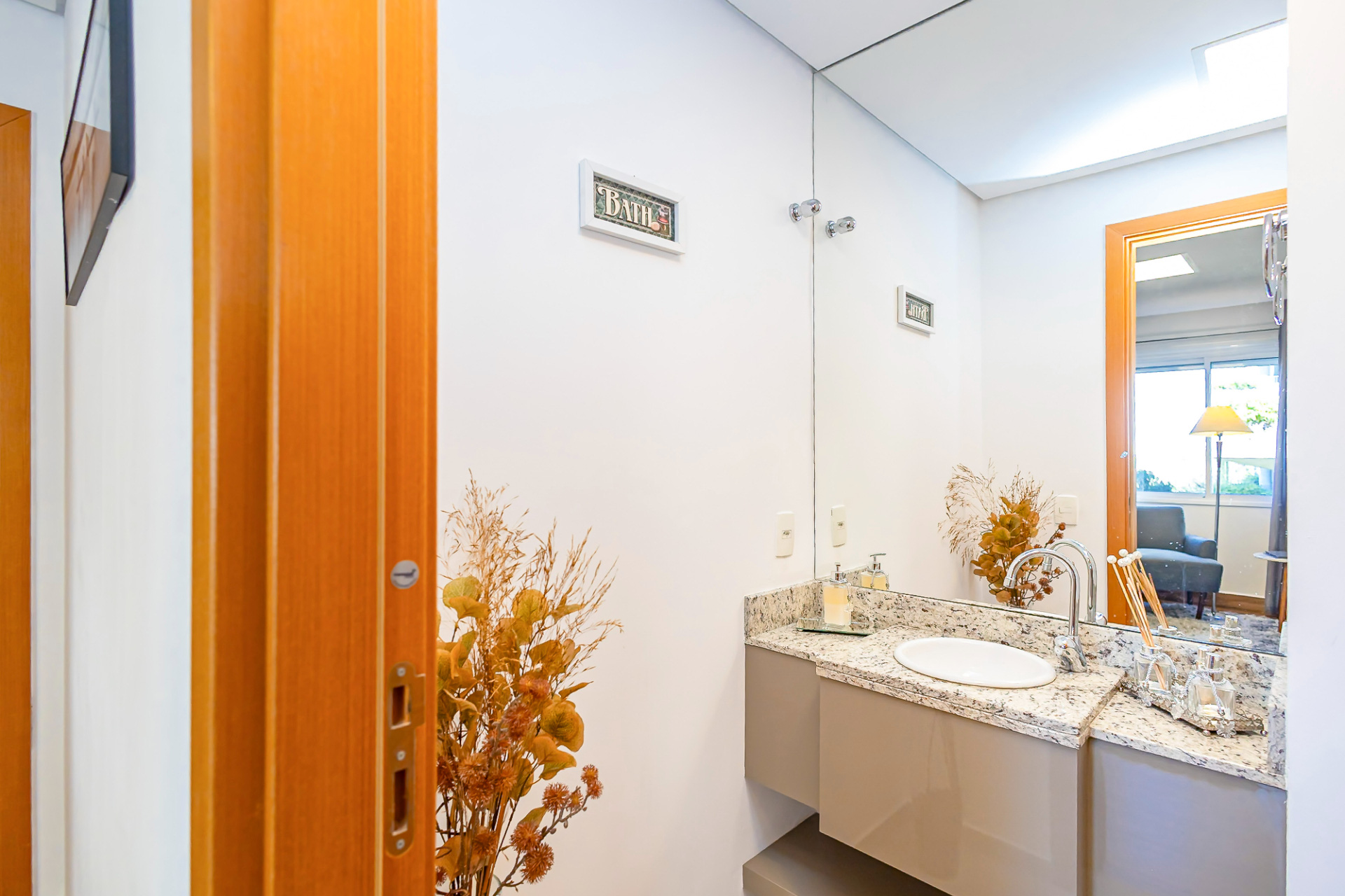 Imagem Apartamento com 2 Quartos à Venda, 170 m² em Cabral - Curitiba