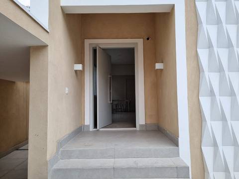 Imagem Sobrado com 3 Quartos à Venda, 239 m²em Vila Mariana - São Paulo