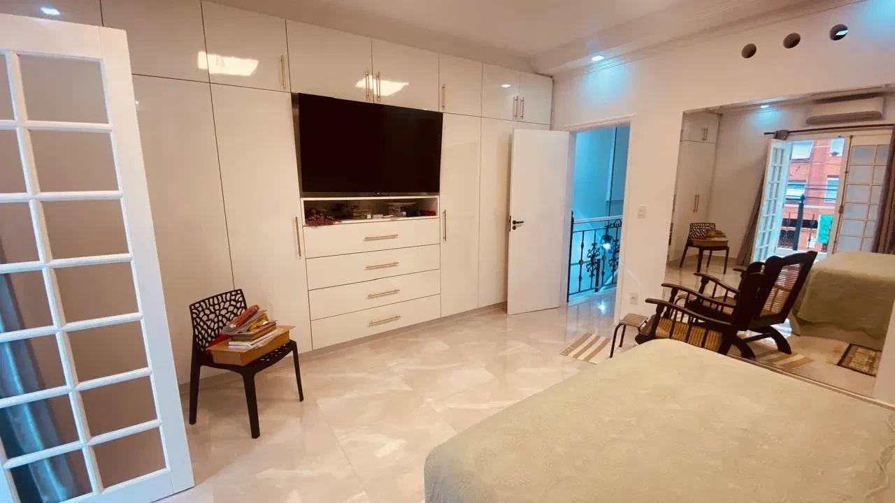 Imagem Sobrado com 4 Quartos à Venda, 214 m² em Encruzilhada - Santos