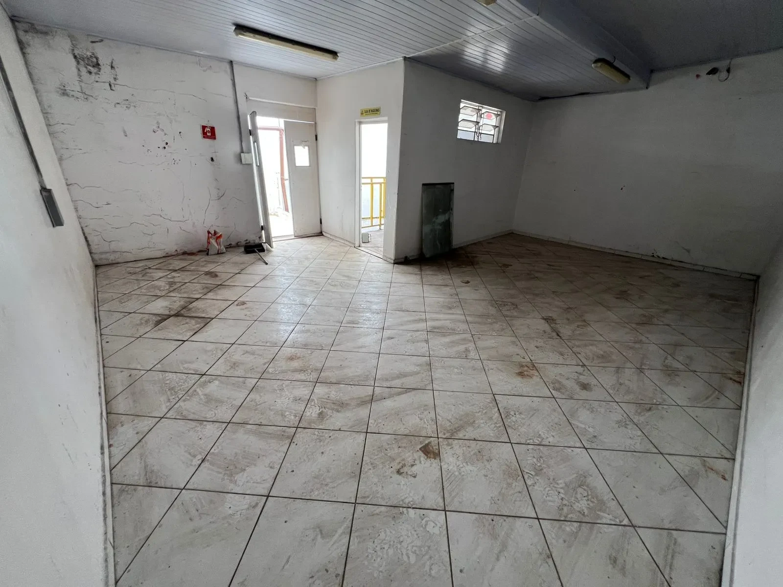 Imagem Galpão para Alugar, 570 m² em Cidade Tupinambá - Guarulhos