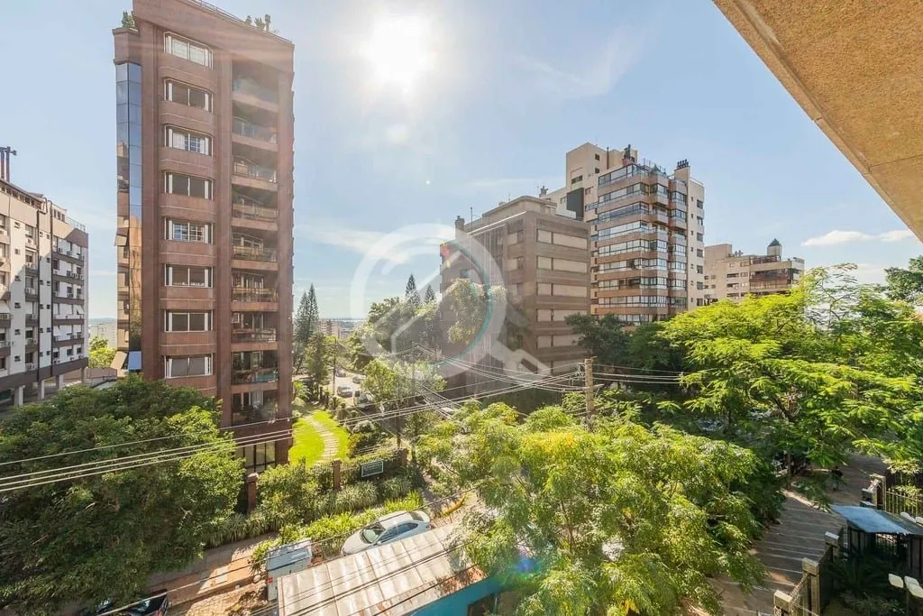Imagem Apartamento com 405 m² de área privativa, 4 suítes transformadas em 3, TOTALMENTE REFORMADO, com ...