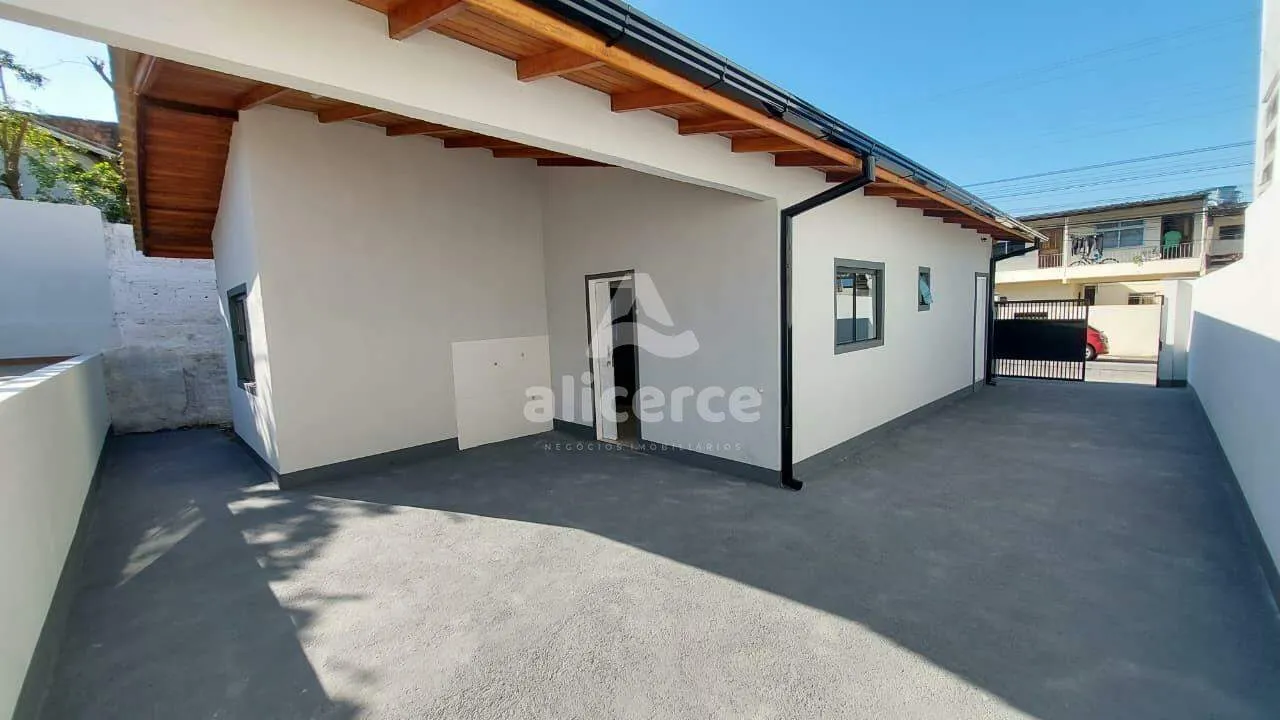 Imagem CASA 3 QUARTOS COM SUÍTE, PISCINA E EDÍCULA - SERRARIA - SÃO JOSÉ/SC