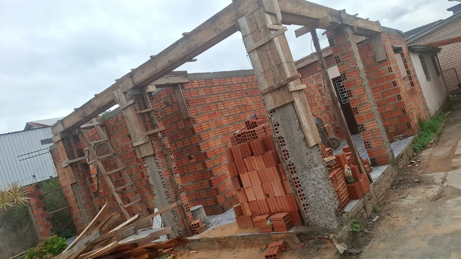 Imagem Venda Casa 110m² em Obras no Bairro Cocão, Viamão
