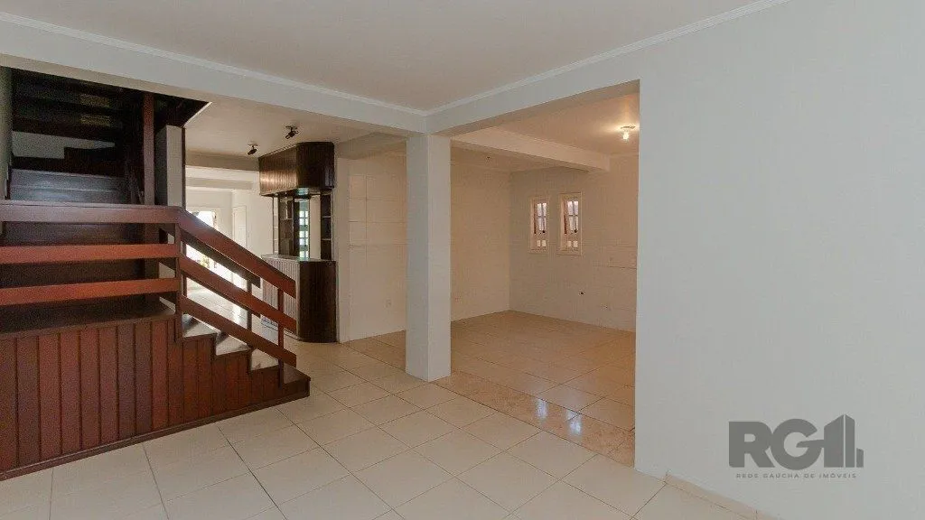 Imagem Casa com 4 dormitórios, 4 vagas no bairro Vila Jardim