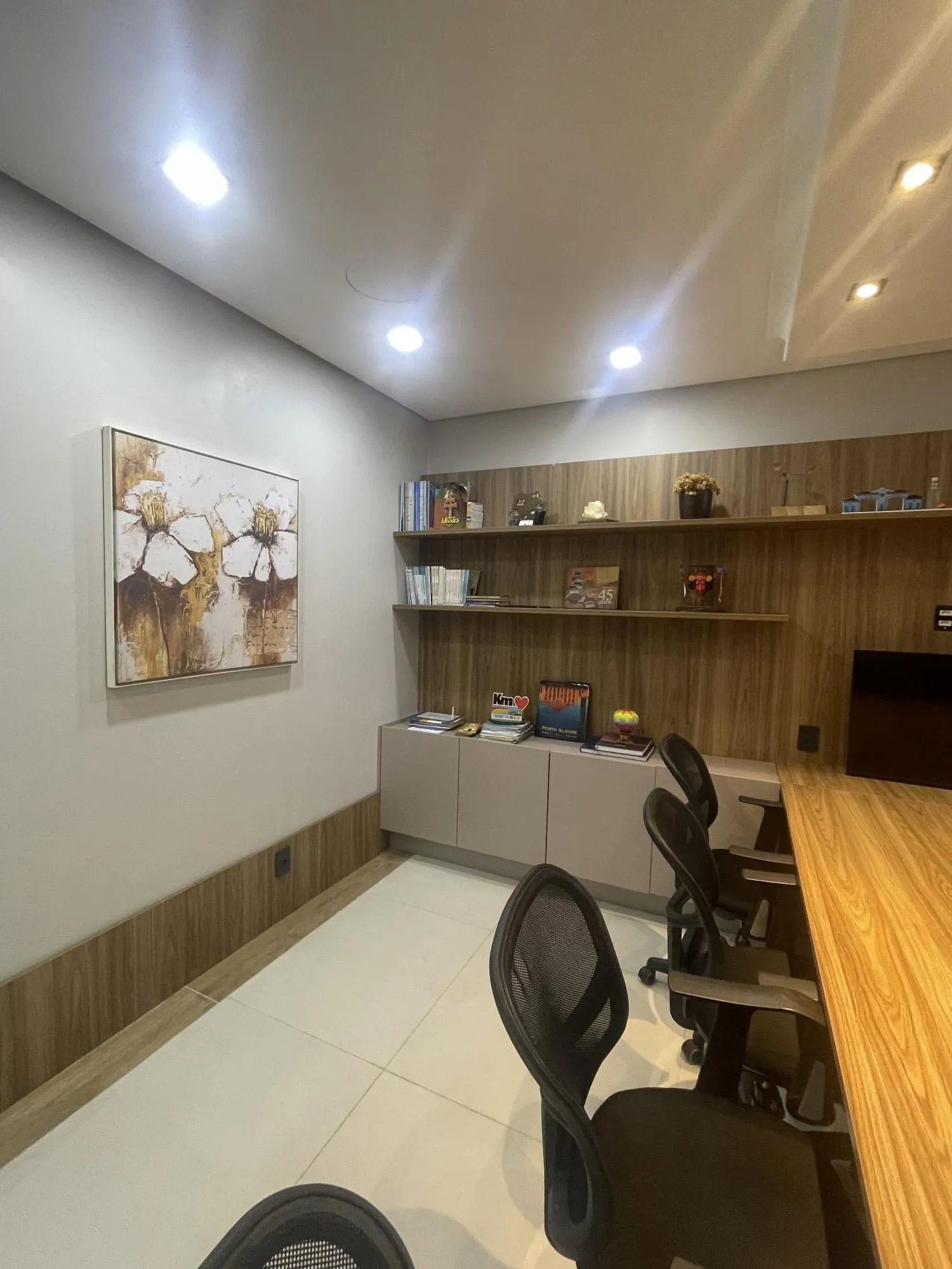 Imagem Ampla sala comercial com vaga de garagem escriturada