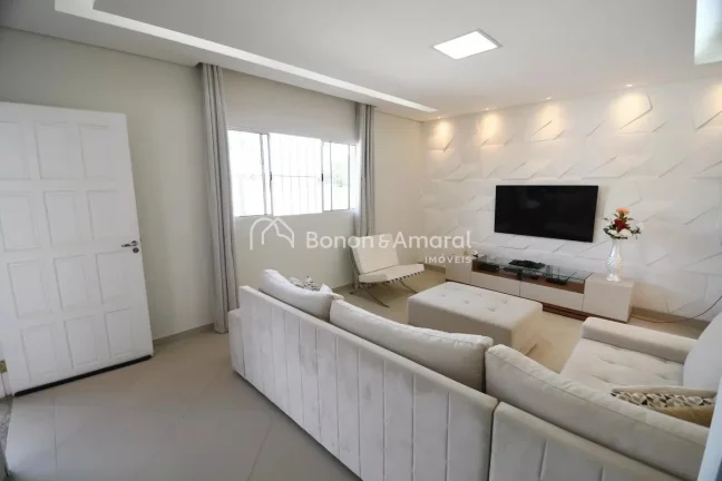 Imagem Esta casa é uma excelente opção para quem busca conforto e funcionalidade. Com três quartos, sen...