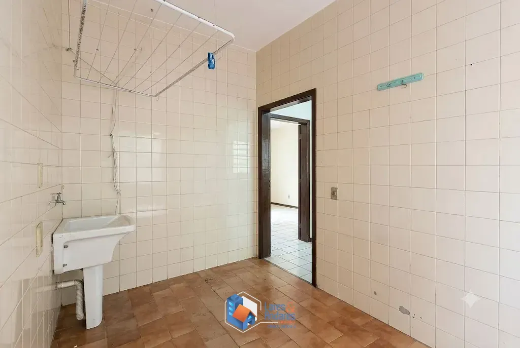 Imagem Sobrado para venda em Jardim Santa Cruz (Campo Grande) com 3 quartos, sendo 1 suíte, 167m²