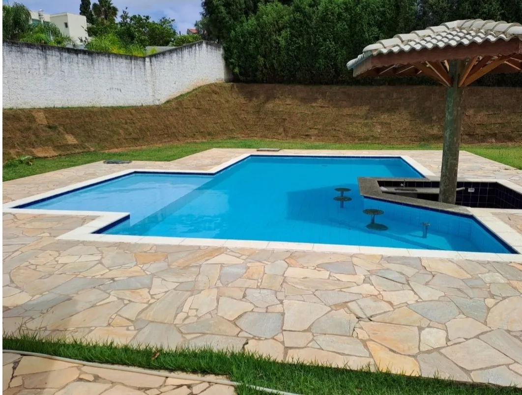 Imagem Linda Casa no Parque Village Castelo: Conforto, Lazer e Natureza
