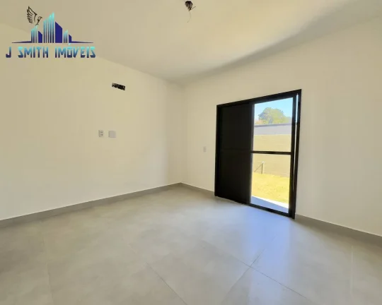 Imagem CASA TÉRREA, NOVINHA!! 245m², PISCINA. CÔMODOS GRANDES. CONDOMÍNIO FECHADO.
