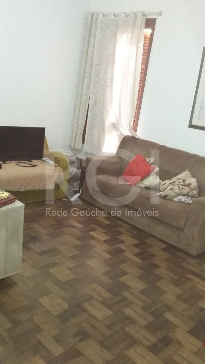 Imagem Casa com 4 quartos, 4 banheiros e amplo pátio no miolo do bairro Cidade Baixa!