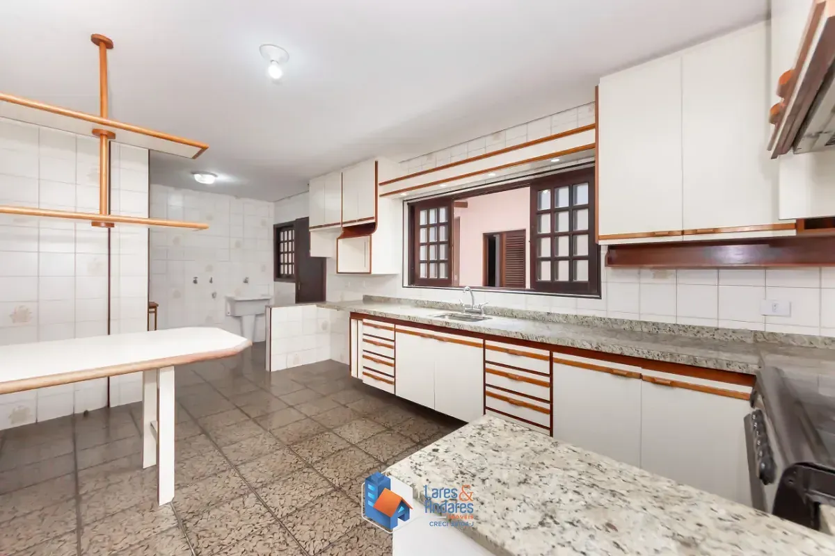 Imagem Sobrado para venda em Jardim Londrina com 4 quartos, sendo 1 suíte, 340m²