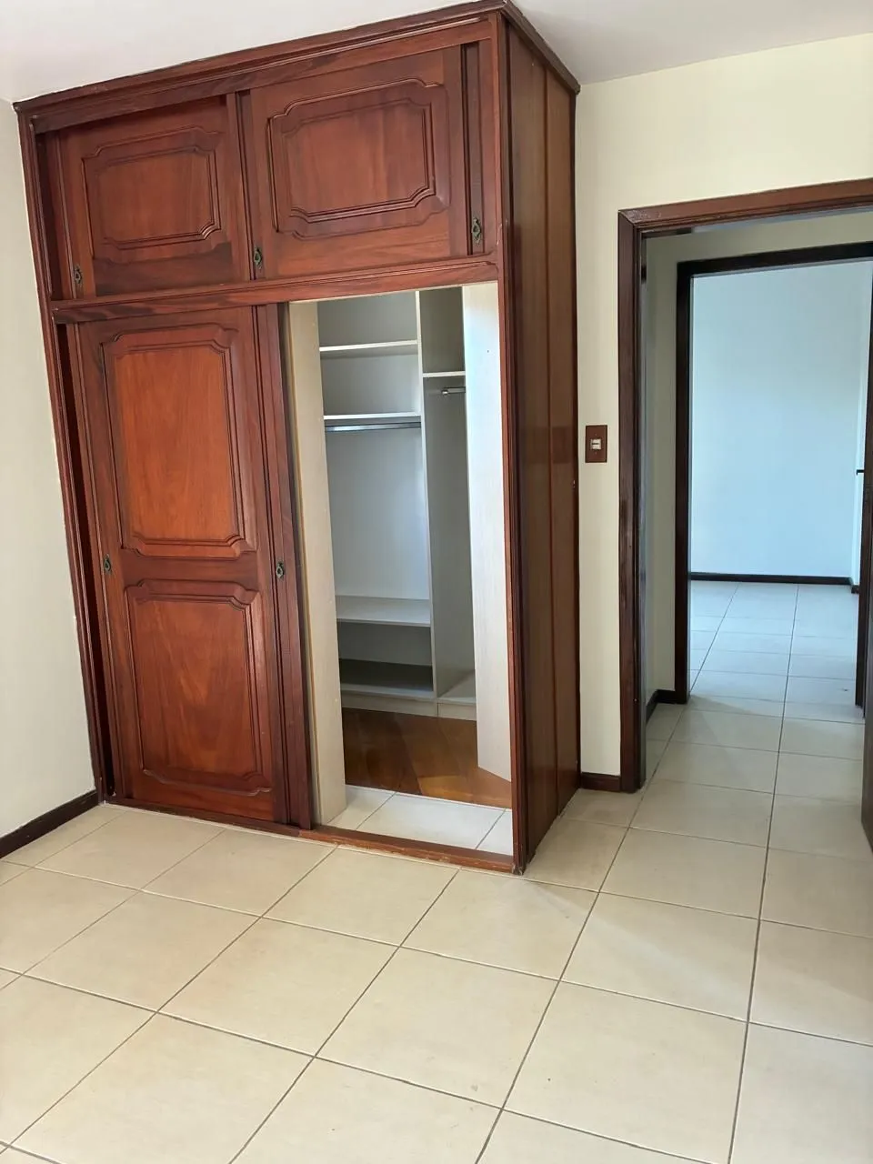 Imagem Excepcional Apartamento com 3 dormitórios no centro de Canoas.
