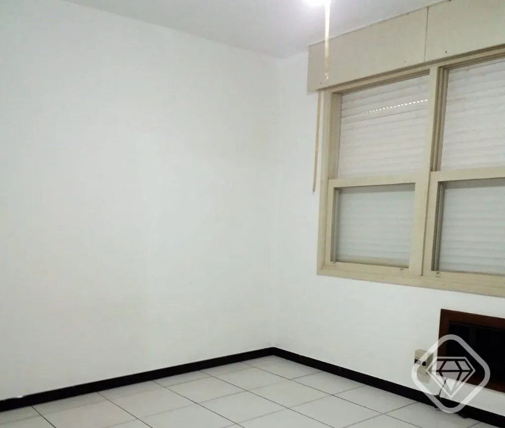 Imagem Apartamento reformado com vaga escriturada e excelente localização

Apartamento de 2 dormitórios,...