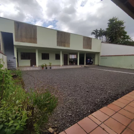 Imagem Casa Averbada à venda em Joinville, bairro Saguaçú