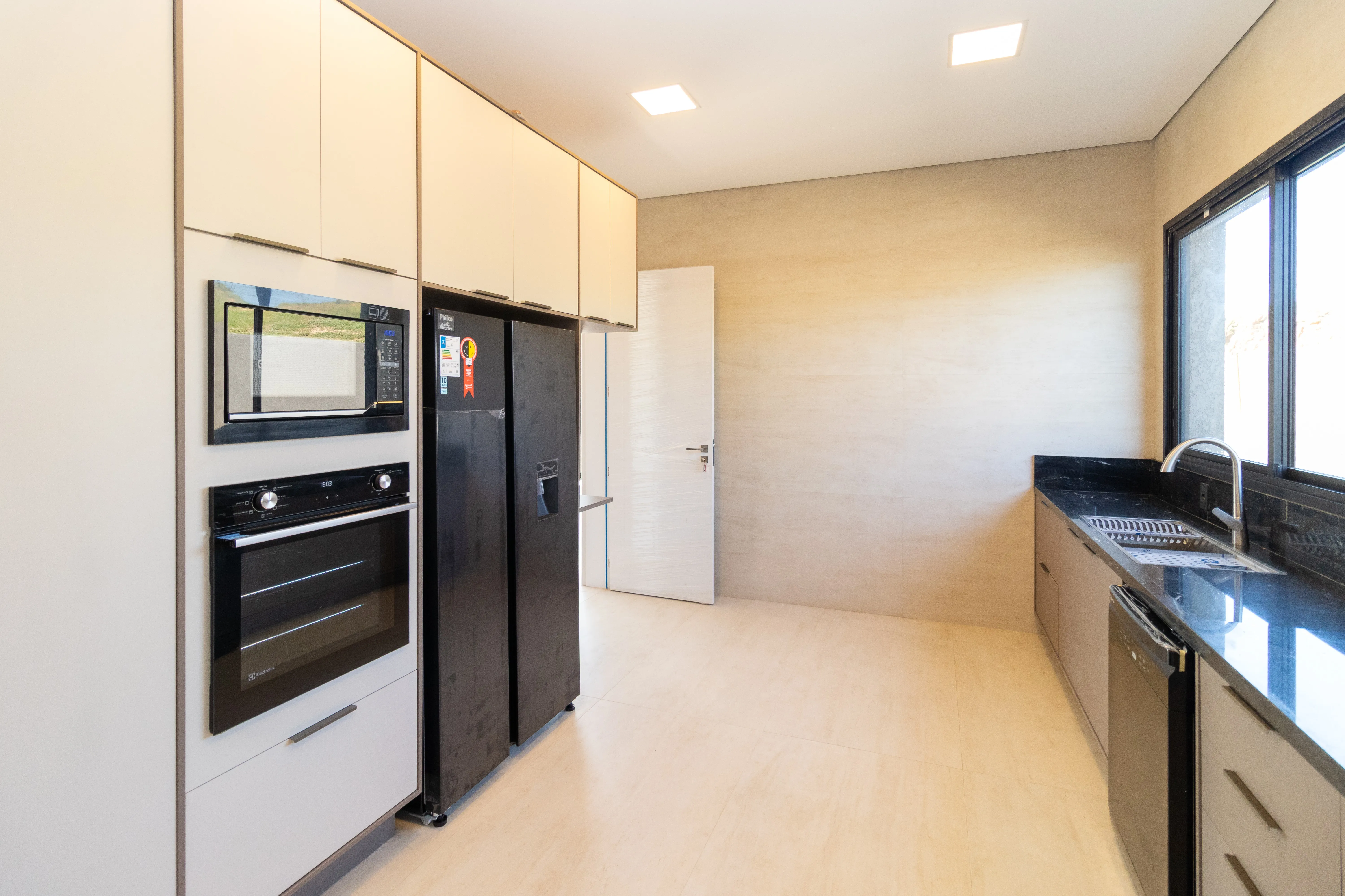 Imagem Condomínio Portofino | Reserva Ituparanga | 6 suítes | 720 m² | Piscina | Elevador | Sauna | Vista para a represa e campo de golfe.