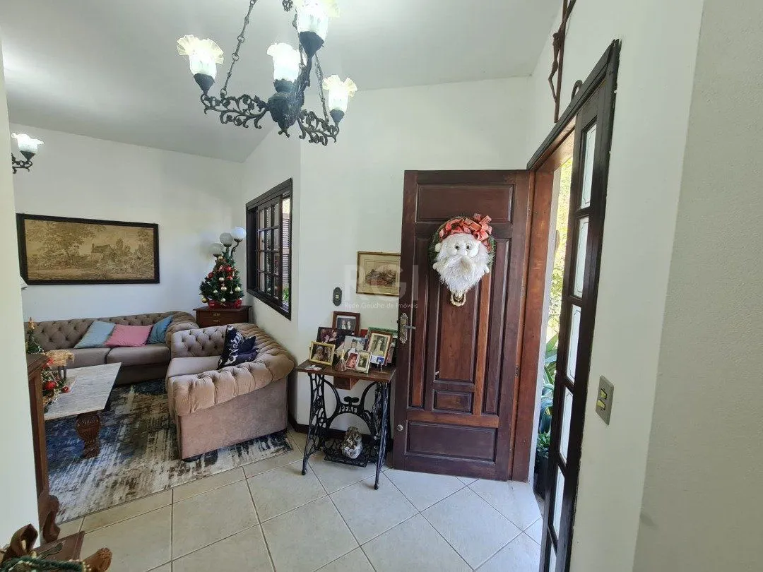 Imagem Casa em lindo terreno alto ao nível da rua medindo 10 × 32 onde consta uma residência térrea com 136m2 de área privativa,