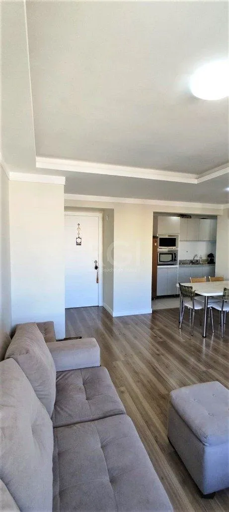 Imagem Excelente, amplo e ensolarado apartamento 3 dormitórios sendo 1 suíte, com living 2 ambientes, banheiro social, semimobiliado e com 2 vagas de garagem.