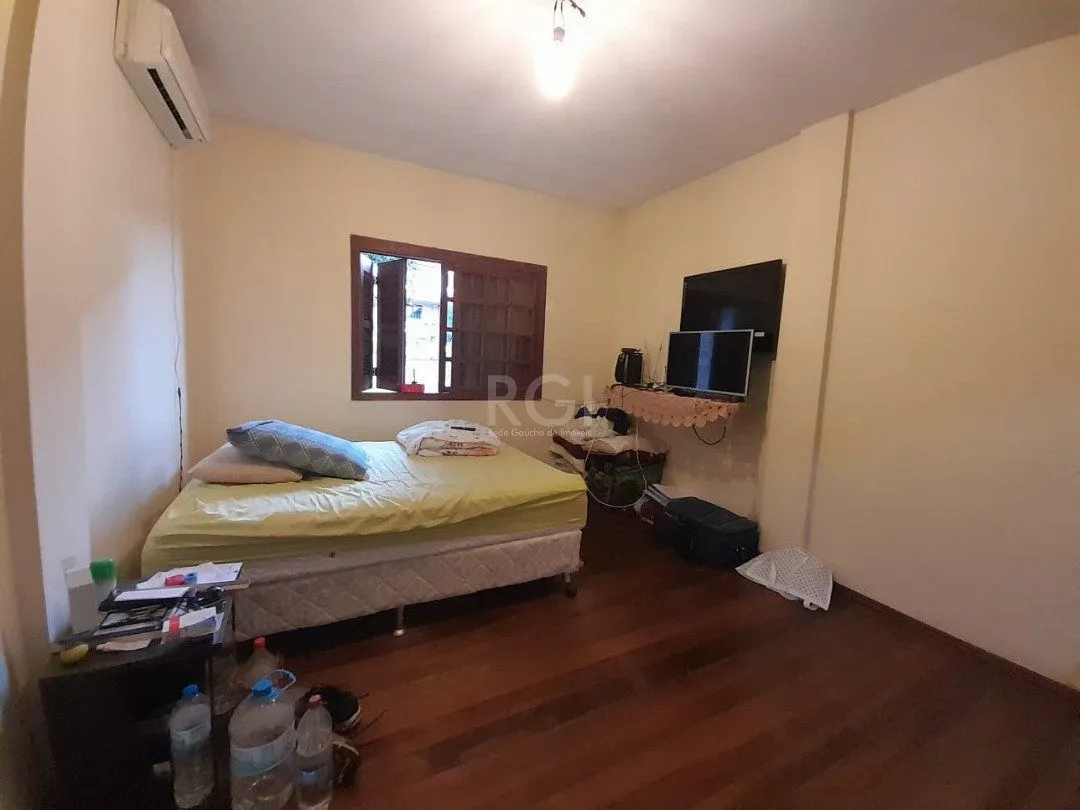 Imagem Casa para Venda com 3 dormitórios, sendo 1 suites e 3 vagas no bairro Ipanema