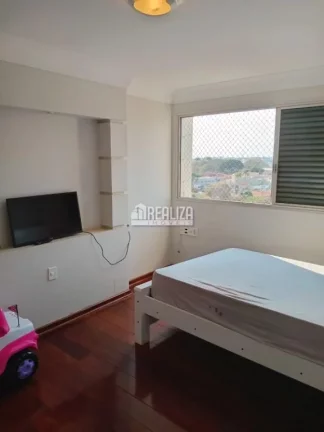 Imagem Apartamento com 3 Dormitórios e Móveis Planejados no Condomínio Edificio Rossana, em Uberaba