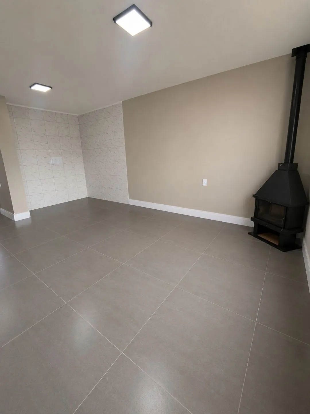 Imagem Casa Nova com Suíte, Lareira e Acabamento impecável