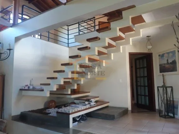 Imagem Casa em condomínio fechado, Imóvel térreo com desnível entre a área social e a área íntima, e...