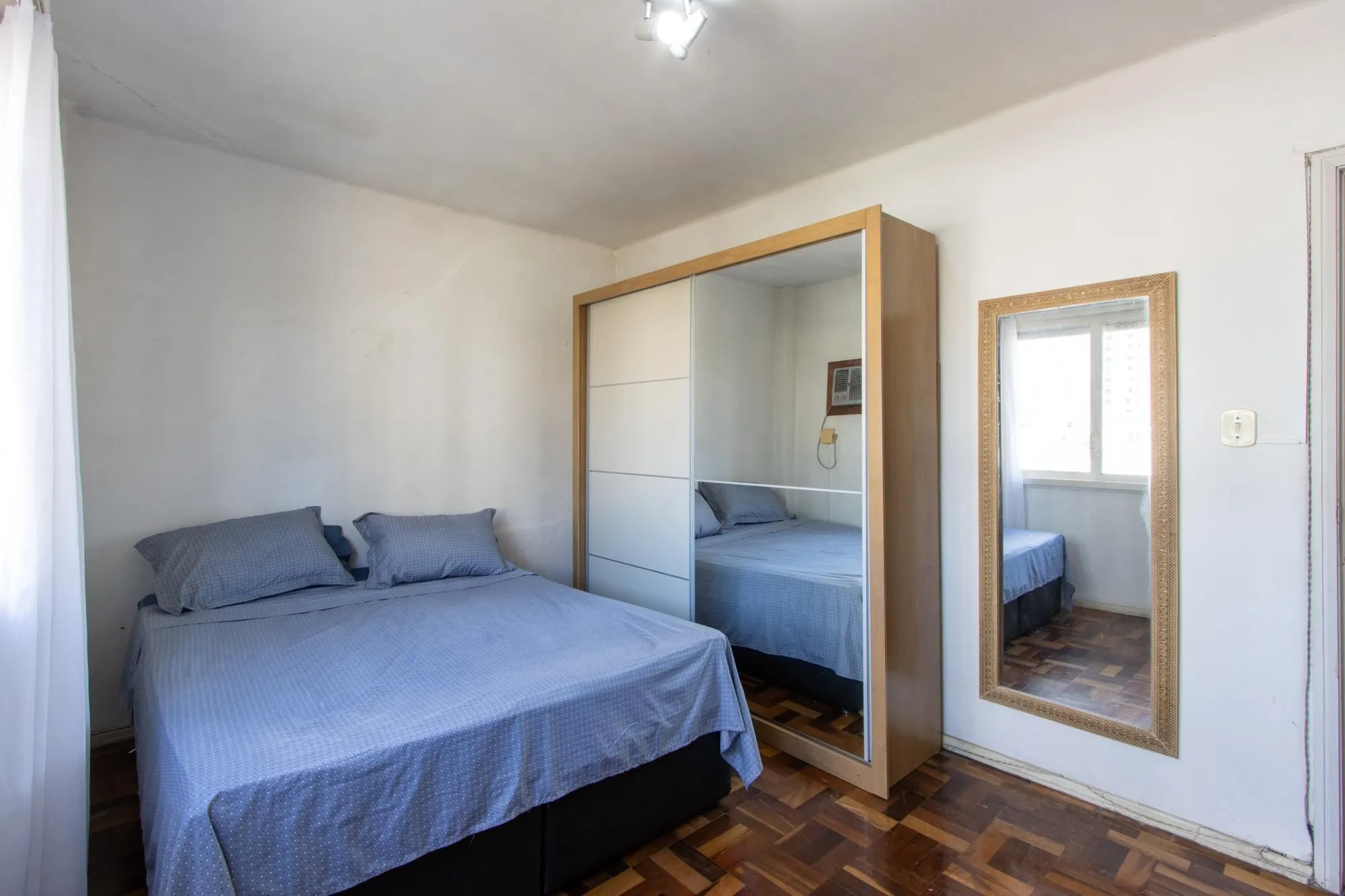 Imagem Apartamento de 3 dormitórios com uma vaga de garagem à venda no bairro Menino Deus - Porto Alegre
