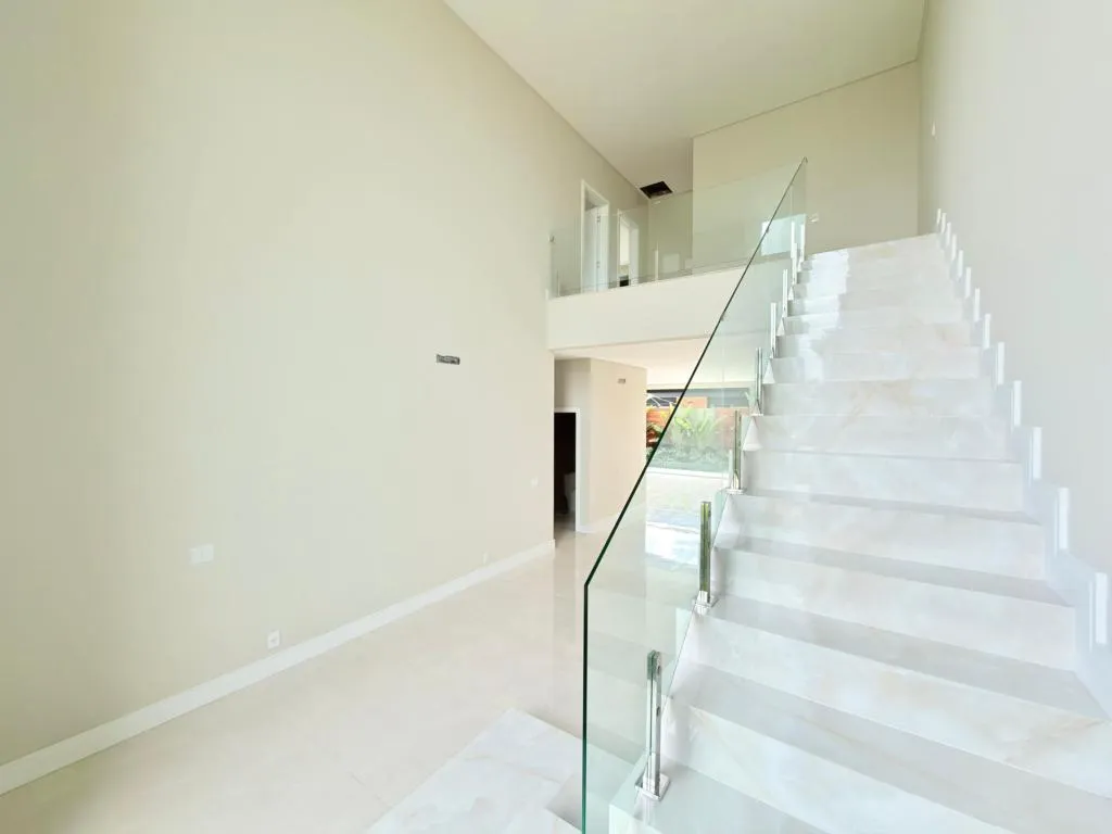 Imagem Casa em Condominio 4 Dormitórios - Bairro --