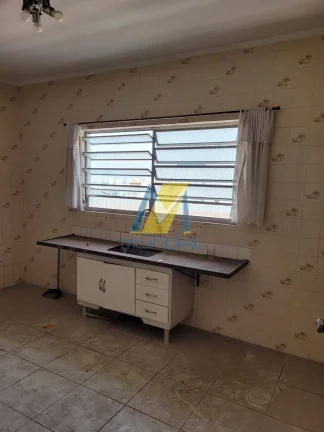Imagem Casa Sobre Loja com 3 Dormitórios, Suíte e Área de Churrasqueira