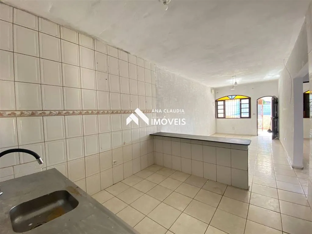 Imagem Casa a Venda Lote inteiro com picina.