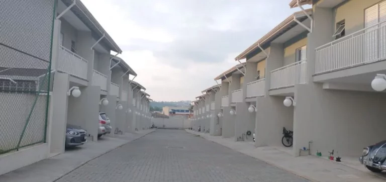 Foto do imóvel Sobrado com 3 dormitórios à venda, 113 m² por R$ 430.000,00 - Caxangá - Suzano/SP