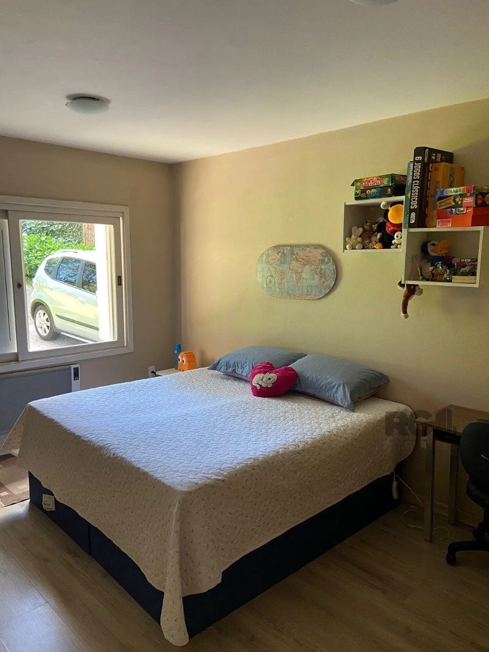 Imagem Casa com 2 suítes, lareira, deck, vaga de garagem - 140m² no bairro Laje de Pedra, Canela/RS