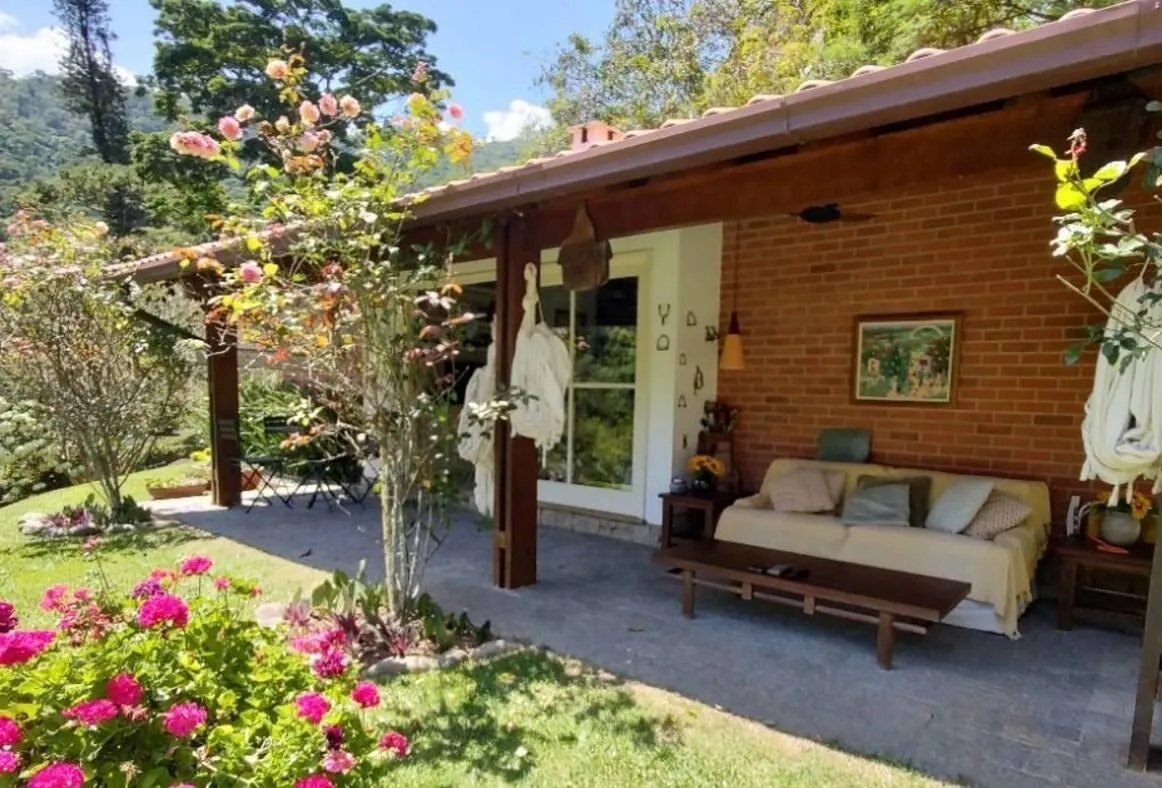 Imagem Casa em Condomínio para Venda em Petrópolis / RJ no bairro Nogueira